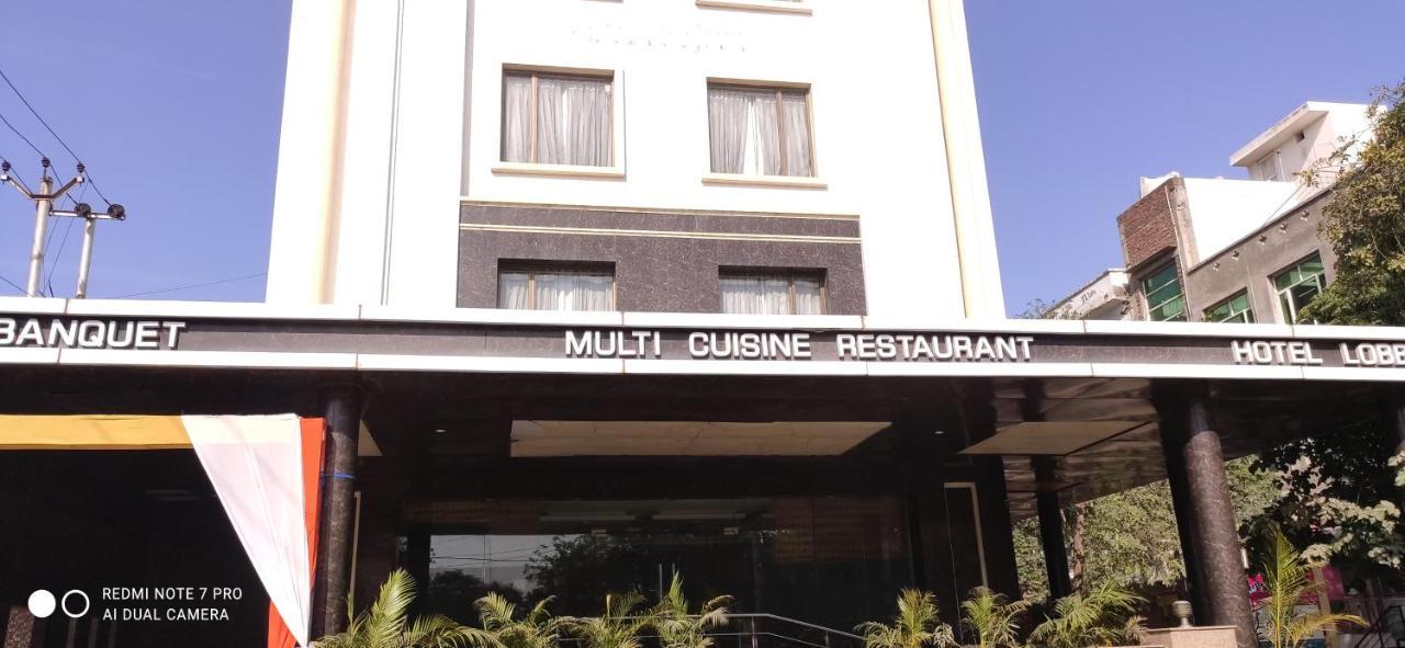 Hotel The Marque Mathura Extérieur photo