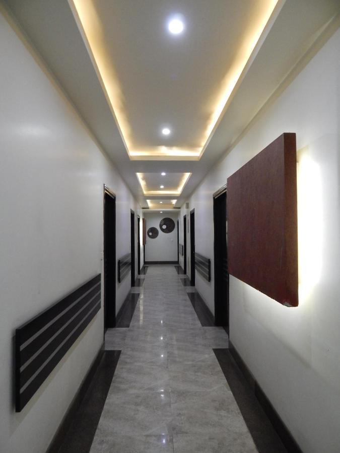 Hotel The Marque Mathura Extérieur photo